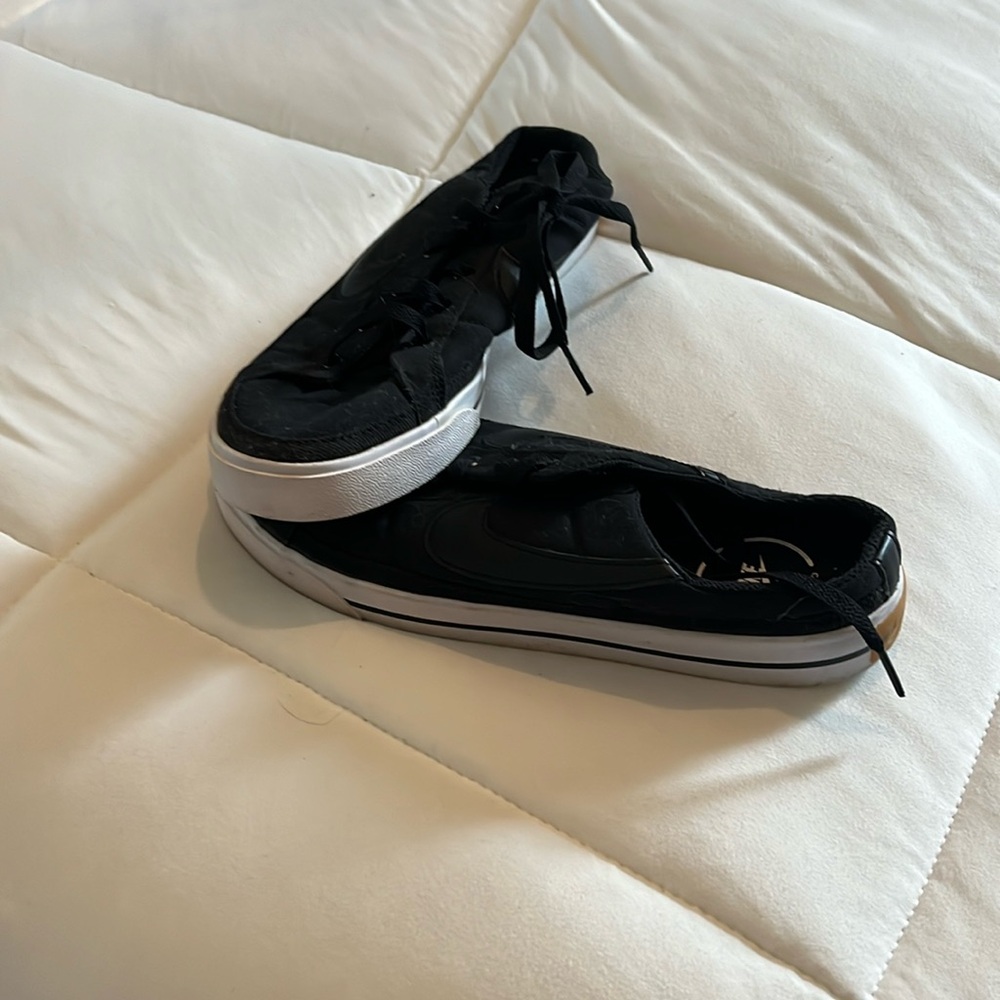 Nike court legacy.  Size9.5